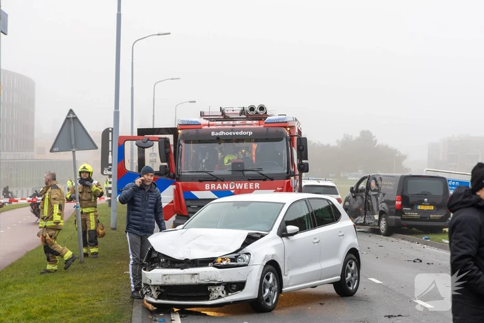 Forse schade na botsing met vrachtwagen