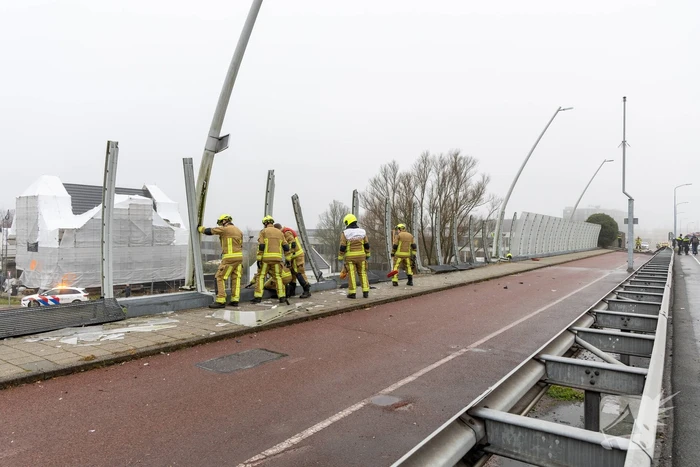 Forse schade na botsing met vrachtwagen