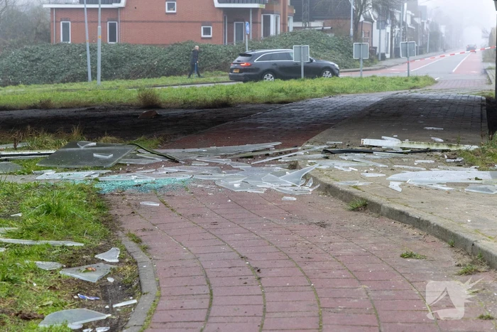 Forse schade na botsing met vrachtwagen