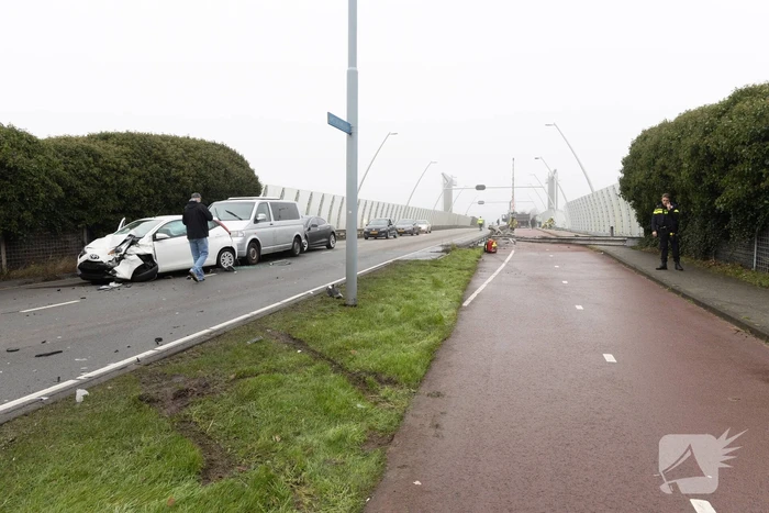 Forse schade na botsing met vrachtwagen