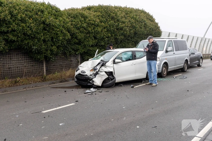 Forse schade na botsing met vrachtwagen