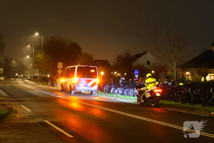Politie grootschalig aanwezig bij bekerwedstrijd