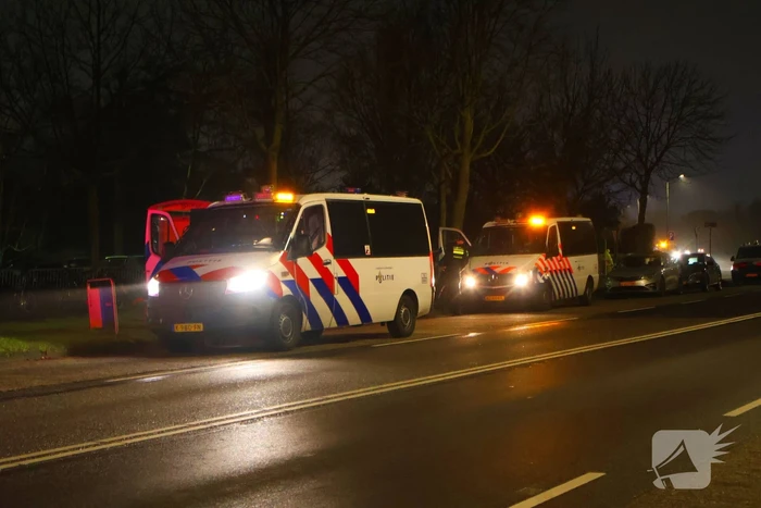 Politie grootschalig aanwezig bij bekerwedstrijd