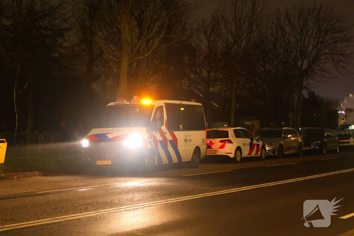Politie grootschalig aanwezig bij bekerwedstrijd