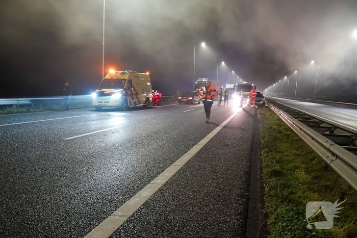 Auto var vlam na aanrijding