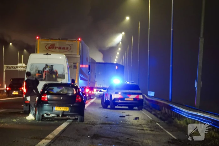 Auto var vlam na aanrijding