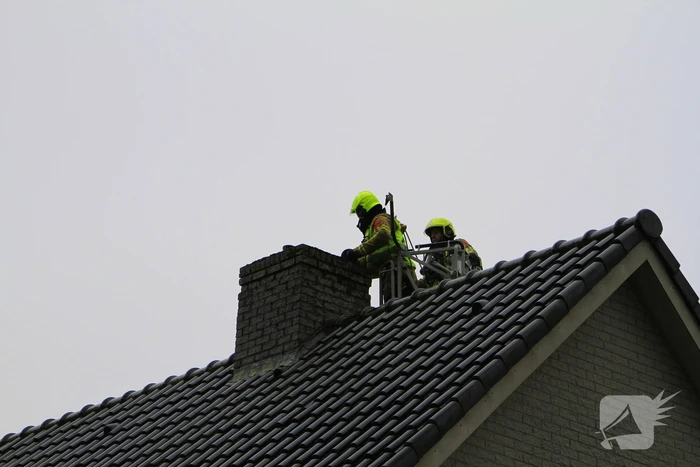 Brandweer haalt drie katten uit woning bij schoorsteenbrand
