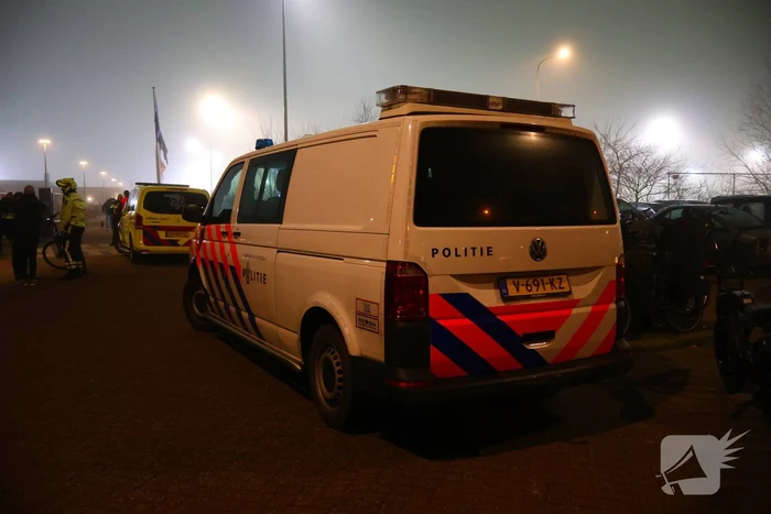 Persoon verliest hand door vuurwerk bij voetbalwedstrijd