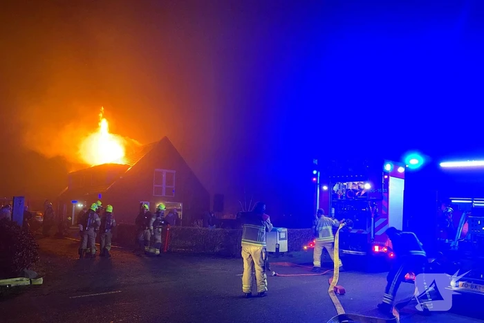 Brandweer groots ingezet voor woningbrand