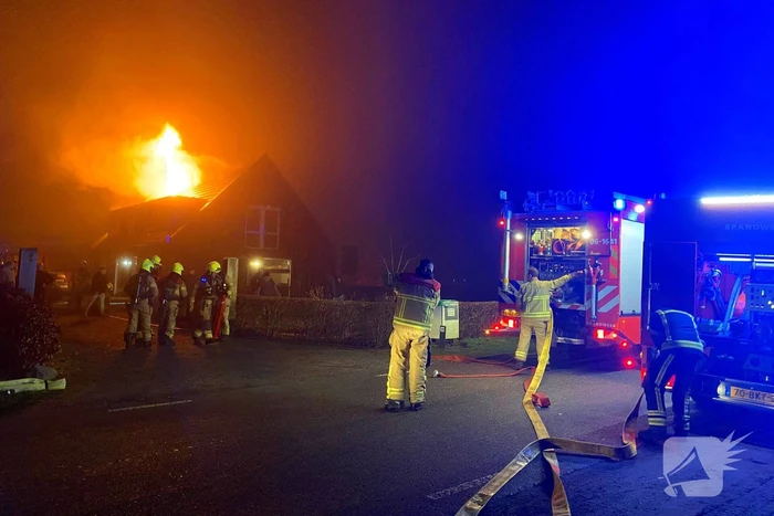 Brandweer groots ingezet voor woningbrand