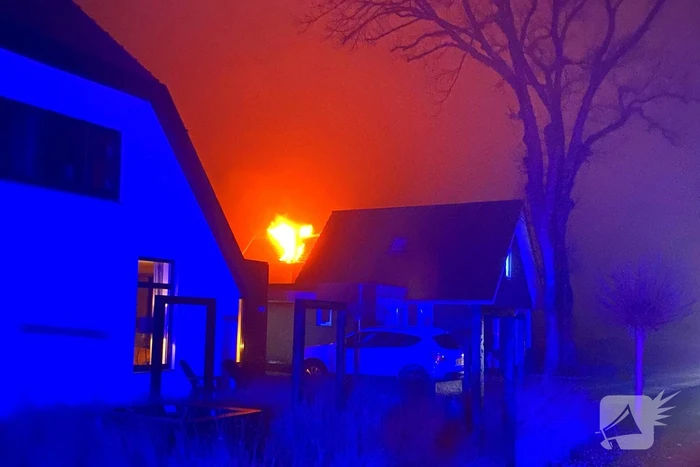 Brandweer groots ingezet voor woningbrand