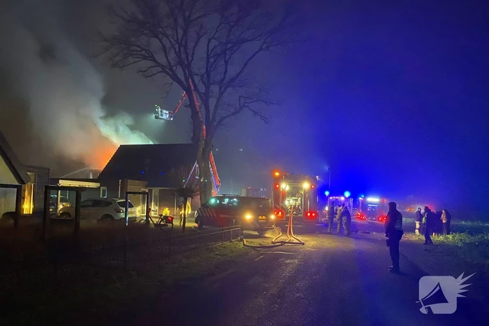 Brandweer groots ingezet voor woningbrand