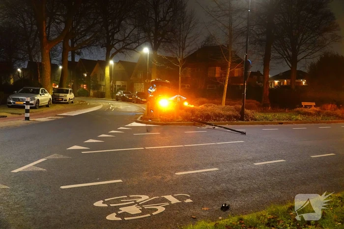 Bestuurder slaat op de vlucht na crash
