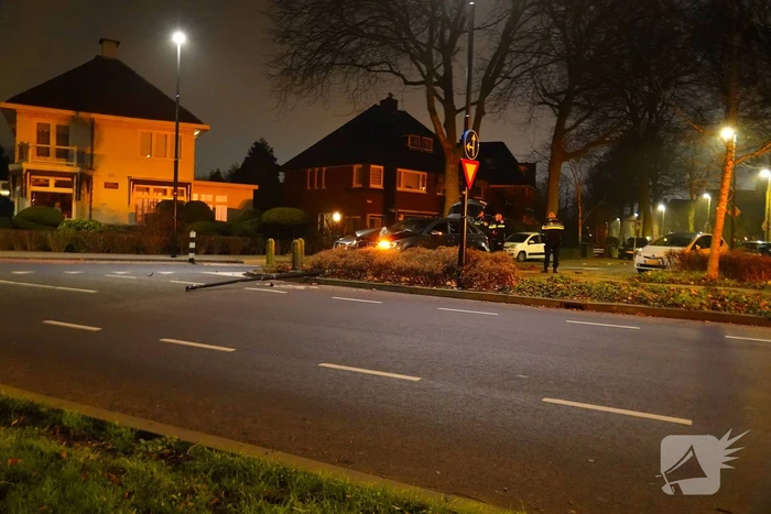 Bestuurder slaat op de vlucht na crash