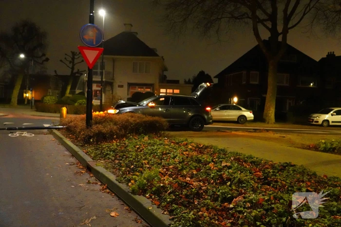 Bestuurder slaat op de vlucht na crash
