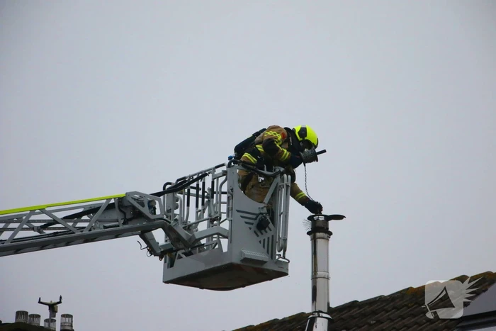Schoorsteenbrand snel onder controle