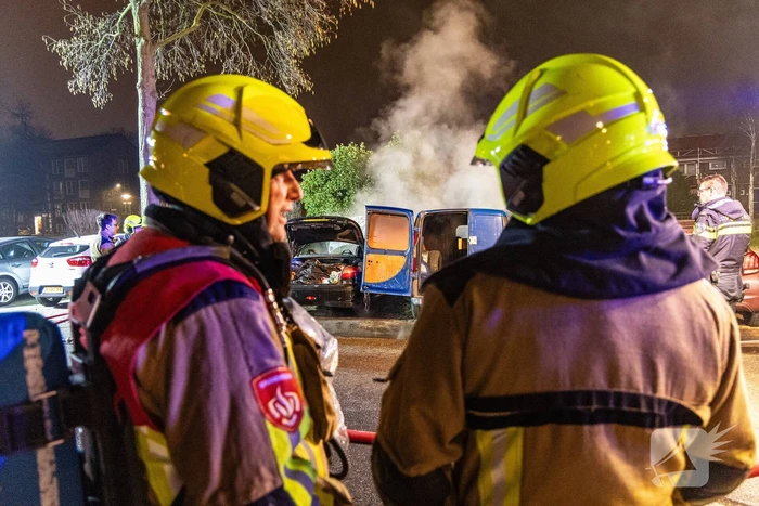 Twee voertuigen verwoest door nachtelijke autobrand