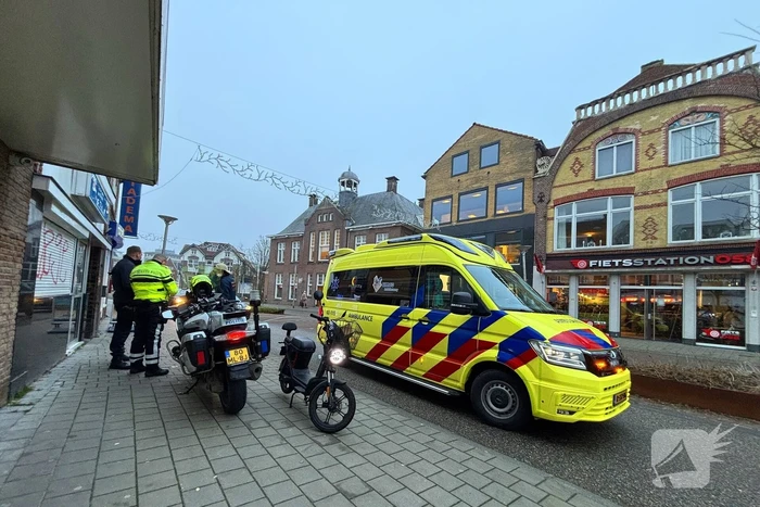 Scooterrijder in botsing met auto