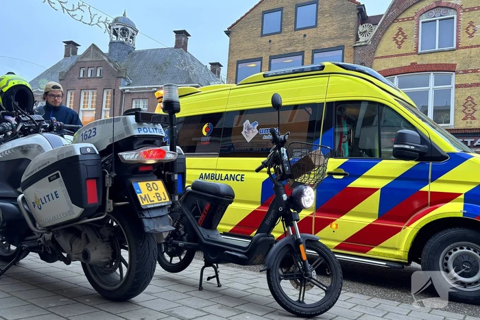 Scooterrijder in botsing met auto