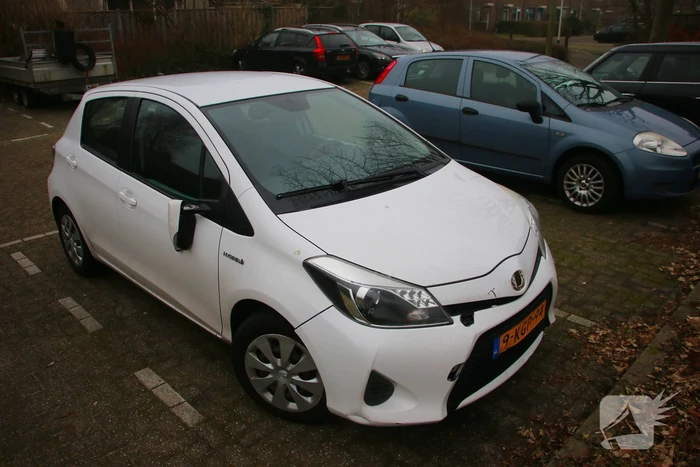 Overstekende fietser geschept door auto