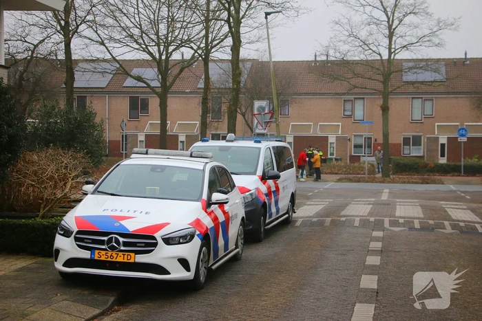 Overstekende fietser geschept door auto