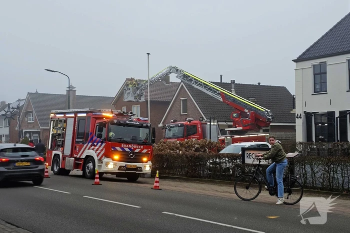 Brandweer bestrijdt schoorsteenbrand