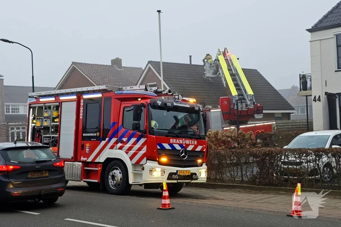 Brandweer bestrijdt schoorsteenbrand