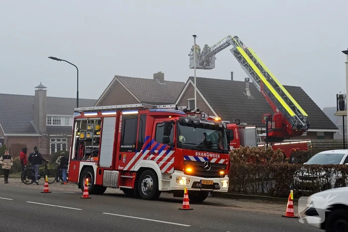 Brandweer bestrijdt schoorsteenbrand