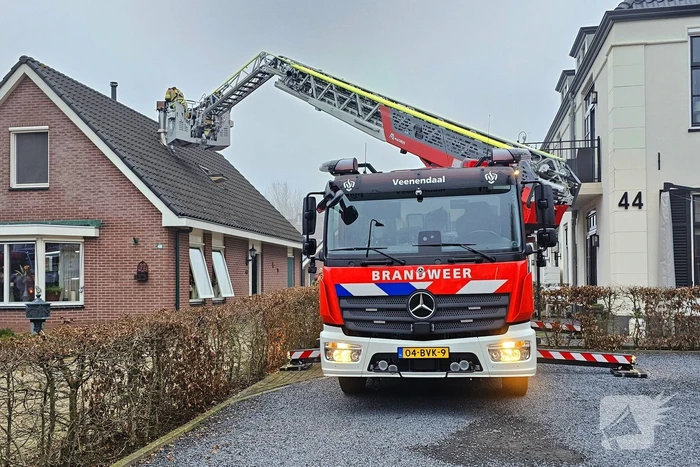 Brandweer bestrijdt schoorsteenbrand