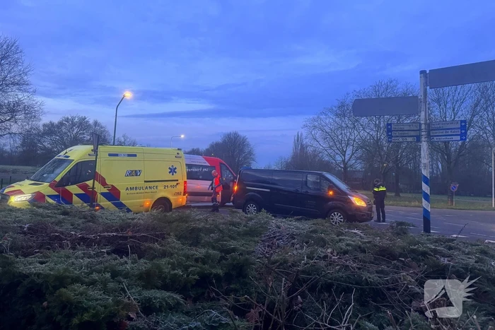 Motorrijder gaat onderuit en raakt gewond