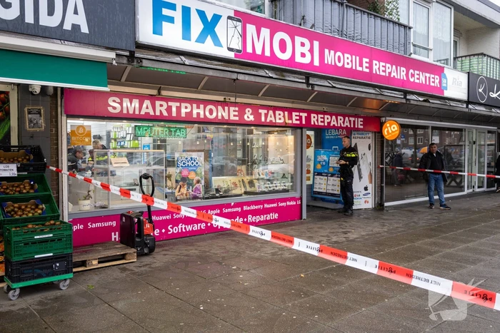 Politie doet onderzoek naar een overval op winkel