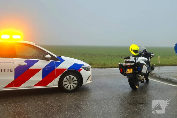 Twee voertuigen belanden in sloot na aanrijding