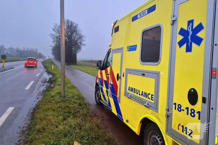 Twee voertuigen belanden in sloot na aanrijding