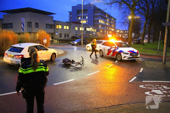 Fietser gewond bij botsing met auto