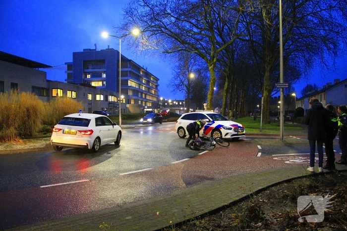 Fietser gewond bij botsing met auto