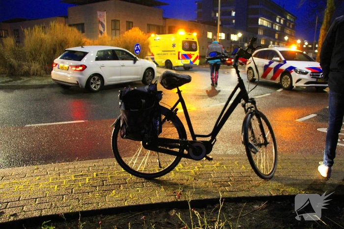 Fietser gewond bij botsing met auto