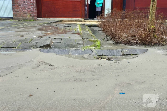 Sinkhole voor woning ontstaan