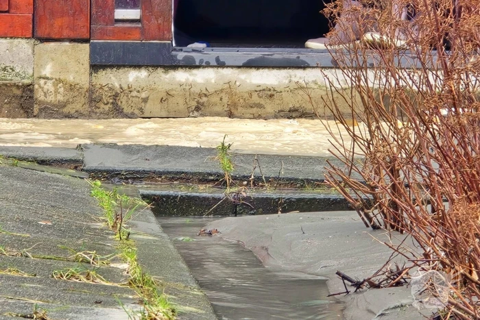 Sinkhole voor woning ontstaan