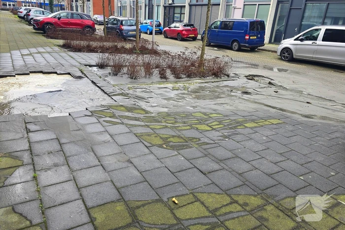 Sinkhole voor woning ontstaan