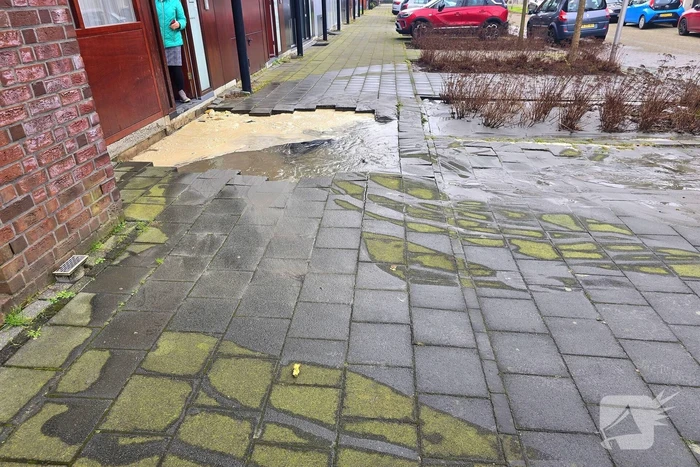 Sinkhole voor woning ontstaan