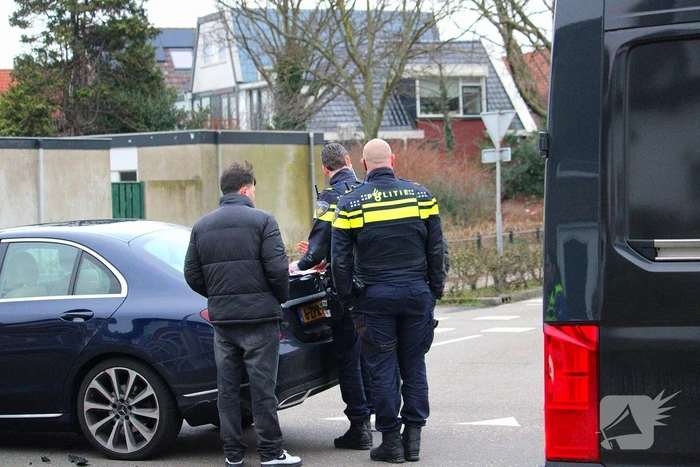 Schade na botsing tussen personenauto en bestelbus