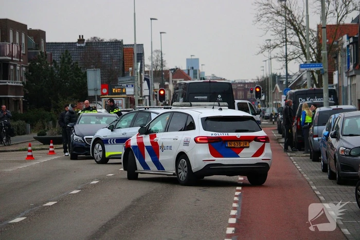Schade na botsing tussen personenauto en bestelbus