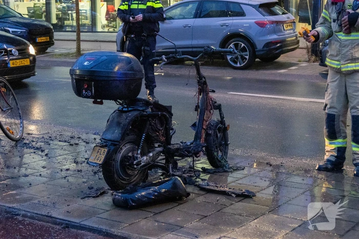 Brommer gaat in vlammen op