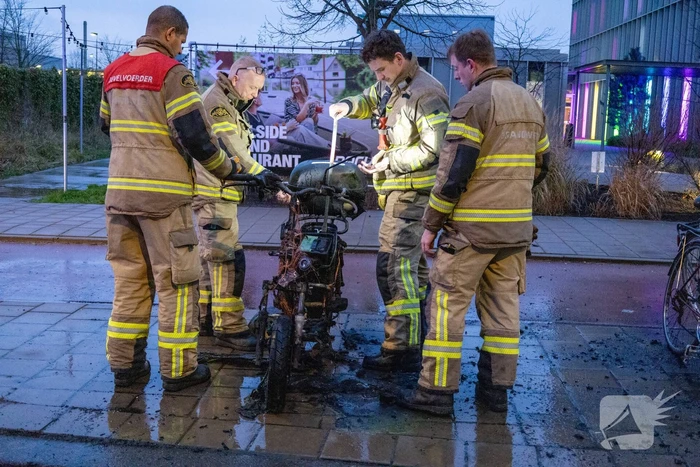 Brommer gaat in vlammen op
