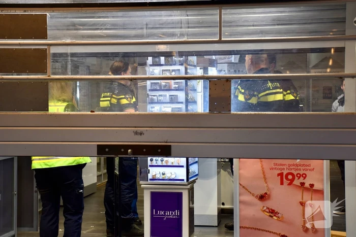 Verdachten gevlucht na overval op juwelier