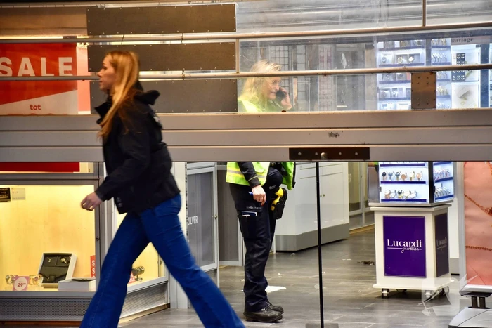 Verdachten gevlucht na overval op juwelier