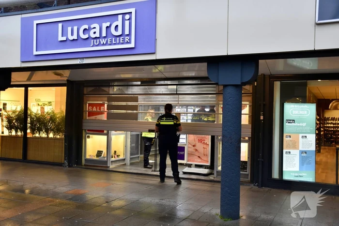 Verdachten gevlucht na overval op juwelier
