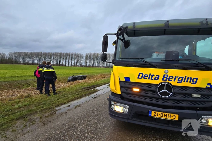 Bestuurder belandt in sloot na uitwijkmanoeuvre