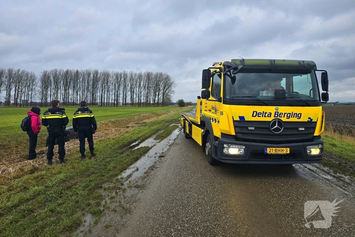 Bestuurder belandt in sloot na uitwijkmanoeuvre