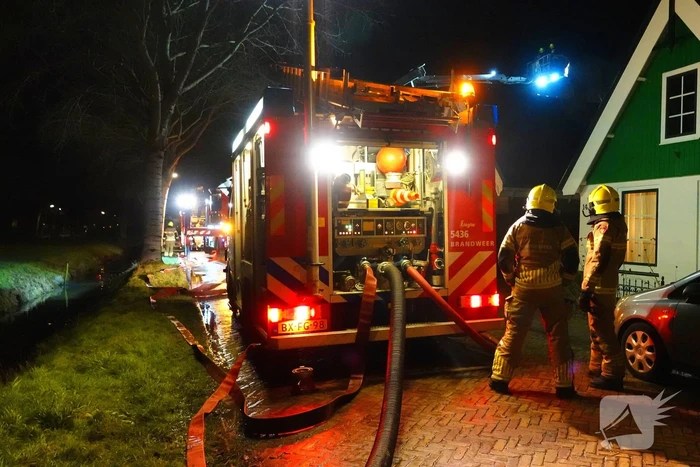 Schoorsteenbrand slaat over na rietenkap